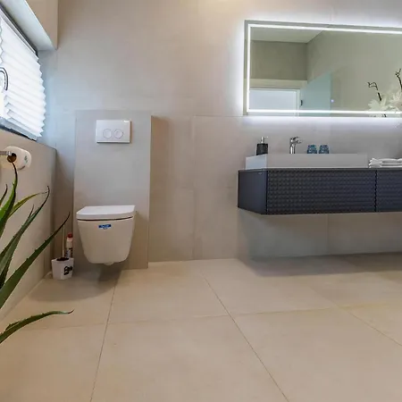 In With Kitchen Pula