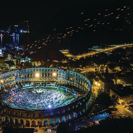 Дом отдыха In With Kitchen