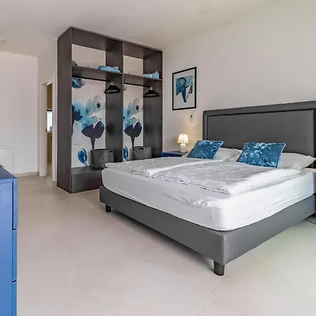 In With Kitchen * Pula