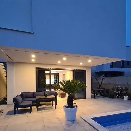 Holiday home In With Kitchen *