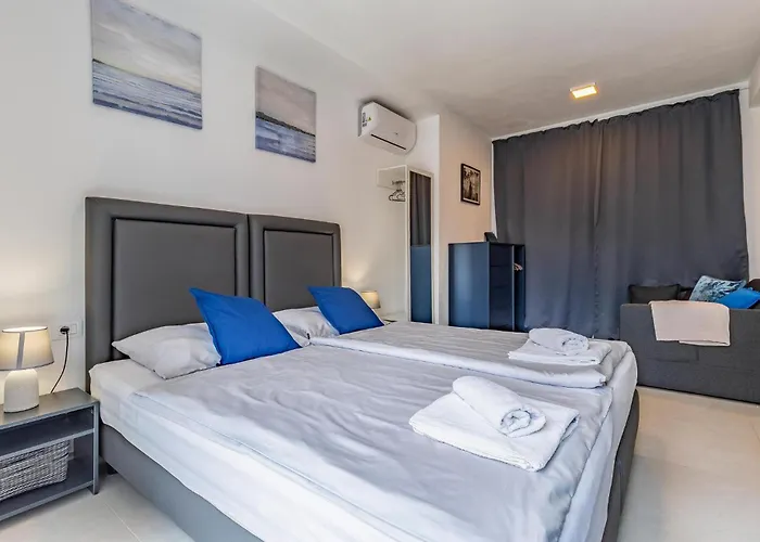 In With Kitchen 펜션 풀라